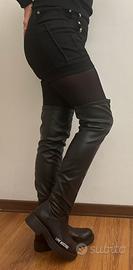 Stivalli Moschino nr.39. Sopra il ginocchio