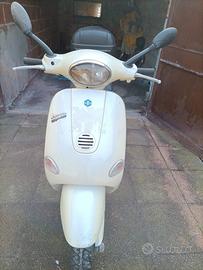 Vespa ET4 Cento50