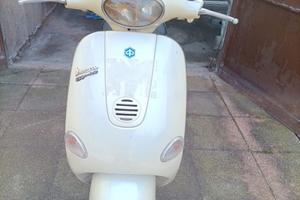 Vespa ET4 Cento50