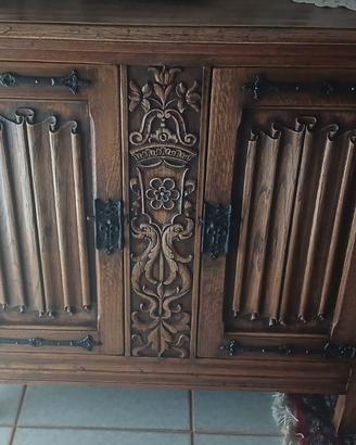 Credenza antica