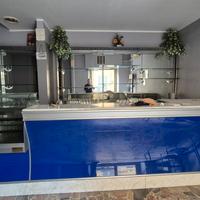 Bancone bar completo e arredamento