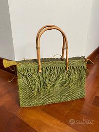 Borsa mano boho vintage in rafia verde con frange
