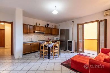 Luminoso trilocale con posto auto