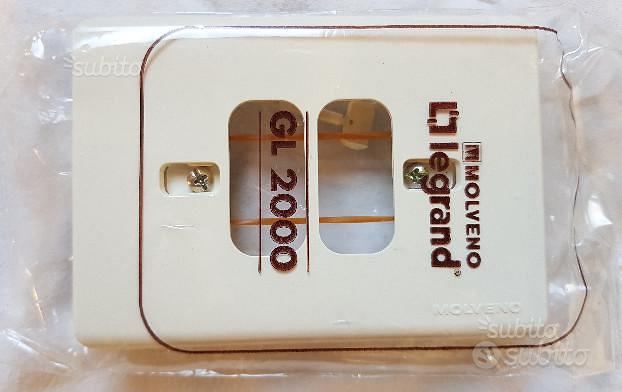 Placca In Alluminio Legrand Molveno GL2000 - Bronzo, 3 Posti, Per Interruttori E Prese