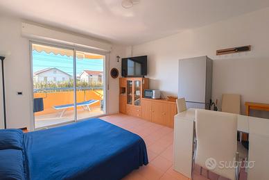 SE/030 Appartamento arredato fronte mare