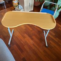 Tavolino con ruote regolabile in altezza e larghe