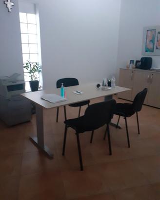 Stanza uso ufficio/ studio