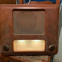 Antica radio vintage anni 40
