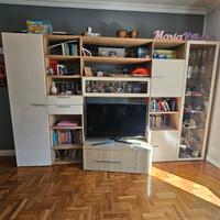 Parete attrezzata divano e dispensa a giorno