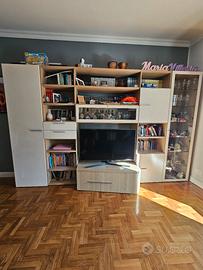 Parete attrezzata divano e dispensa a giorno