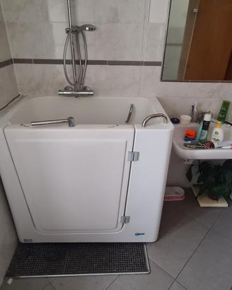 Vasca da bagno per anziani e disabili