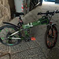 Bicicletta mountain bike a pedalata assistita