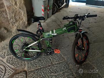 Bicicletta mountain bike a pedalata assistita