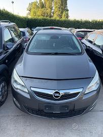 OPEL ASTRA DEL 2007 PER RICAMBI