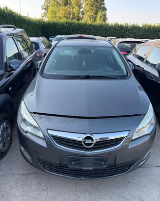 OPEL ASTRA DEL 2007 PER RICAMBI