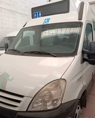 Minibus Iveco Daily con relativa licenza NCC