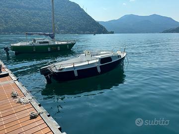 Barca a vela 5,80m con motore Suzuki 9.9