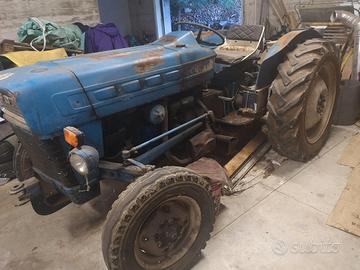 ford 2000 trattore