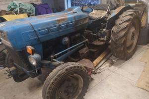 ford 2000 trattore