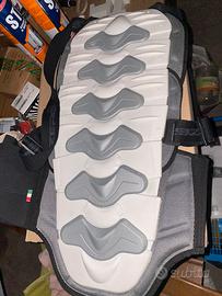 Paraschiena da moto “a vertebre” in magnesio