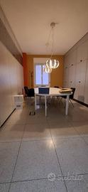 Immobile di 370 m² con più di 5 locali a Milano