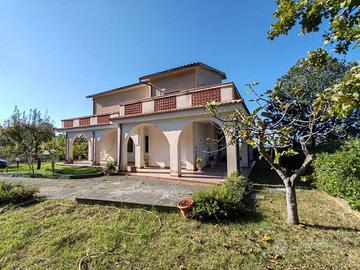 Villa di 277 m² con più di 5 locali a Praia a Mare