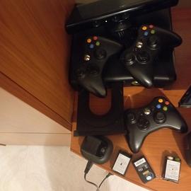 Xbox 360 E + Kinect + 3 Controller Originali + Kit