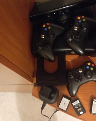 Xbox 360 E + Kinect + 3 Controller Originali + Kit