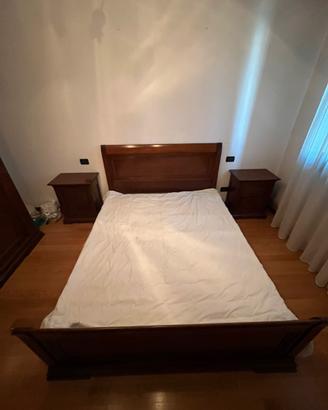 letto, comodini e cassettone
