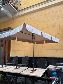 Tavoli e ombrelloni da esterno
