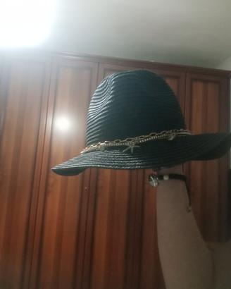 Cappello nero estivo