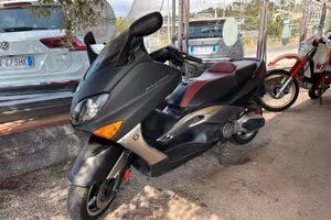YAMAHA T-MAX BLACK MAX