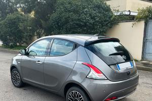 2024 Ypsilon 1.0 FireFly 5P SeS Hybrid Platino