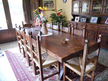 Tavolo legno massello con 10 seggiole e credenza