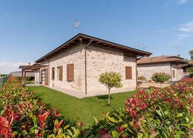 Villa di 150 m² con 4 locali e box auto a Castelfr