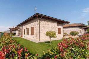 Villa di 150 m² con 4 locali e box auto a Castelfr
