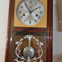 antico orologio a pendolo 