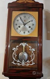 antico orologio a pendolo 