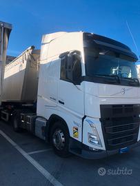 Trattore Volvo FH 500 I-Save con impianto idraulic