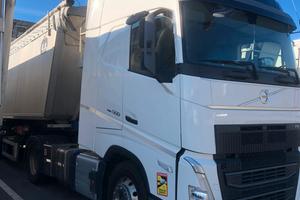 Trattore Volvo FH 500 I-Save con impianto idraulic