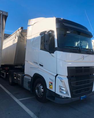 Trattore Volvo FH 500 I-Save con impianto idraulic