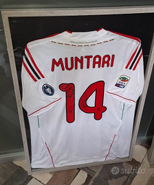 MAGLIA MILAN MUNTARI AUTOGRAFATA INCORNICIATA