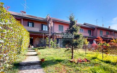 VILLA A SCHIERA SU 4 LIVELLI CON DOPPIO GIARDINO E