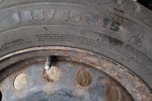 Michelin 185/65 R15 invernali con cerchi