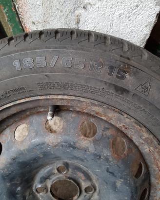 Michelin 185/65 R15 invernali con cerchi