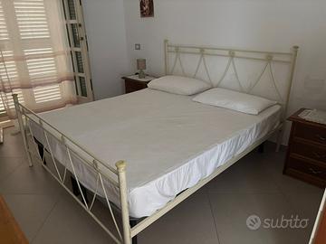 Letto completo in ferro battuto chiaro