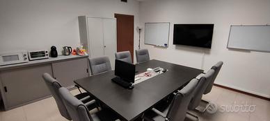 Ufficio / sala riunioni / spazio coworking
