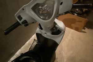 Motorino incidentato avanti