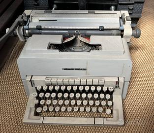 Macchina da scrivere vintage Olivetti
