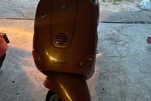 Vespa et4